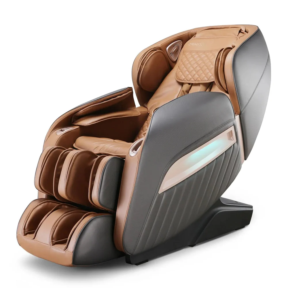 Model P Massagesessel in elegantem Wohnzimmer mit warmem Licht